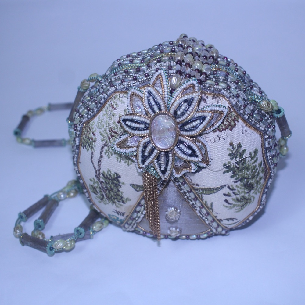 🎉 MARY FRANCES  Beaded HAndbag 🎉
